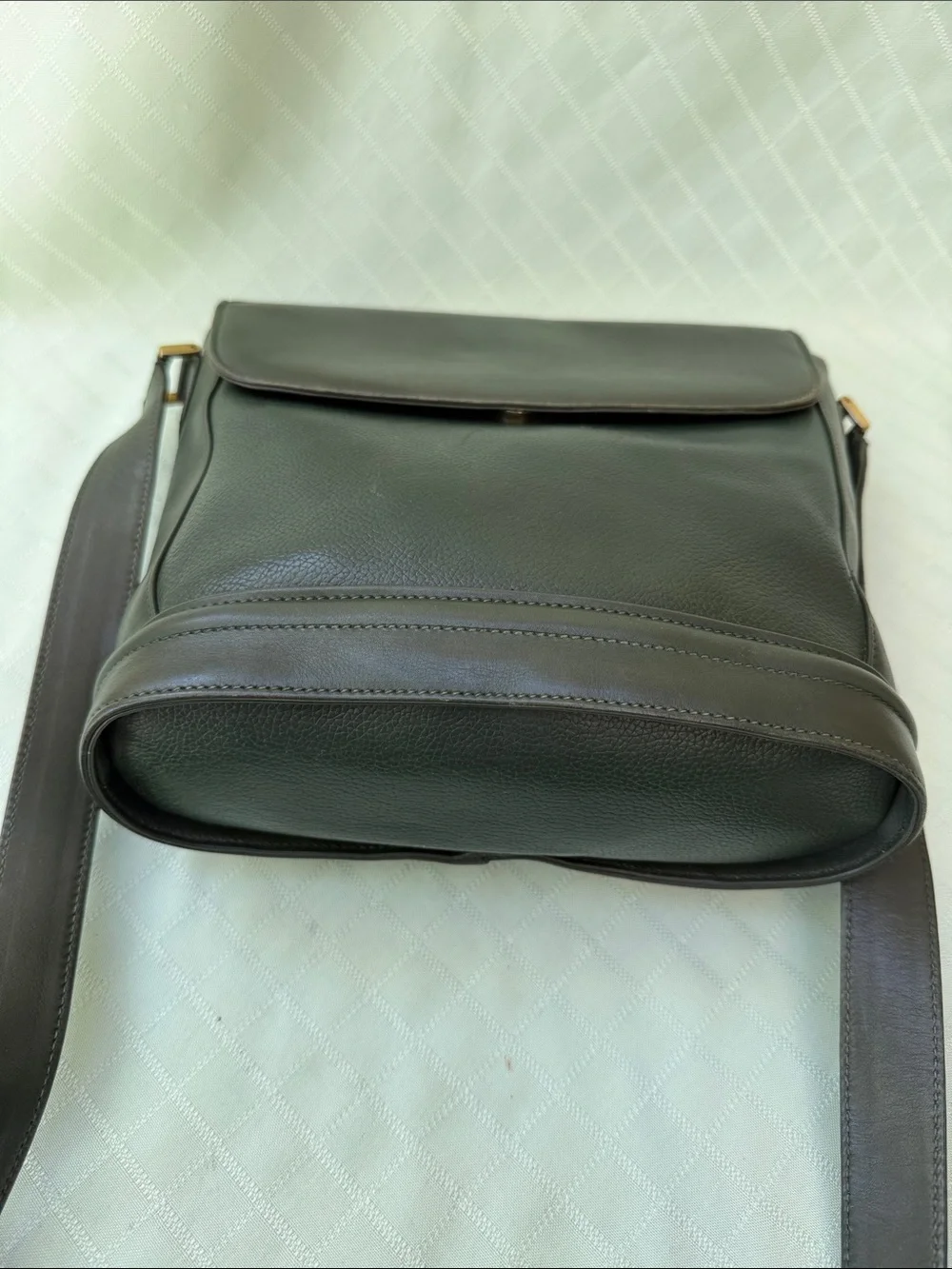 Vintage Deep Green Gucci Leather Classic Shoulder Bag with Suede Lining